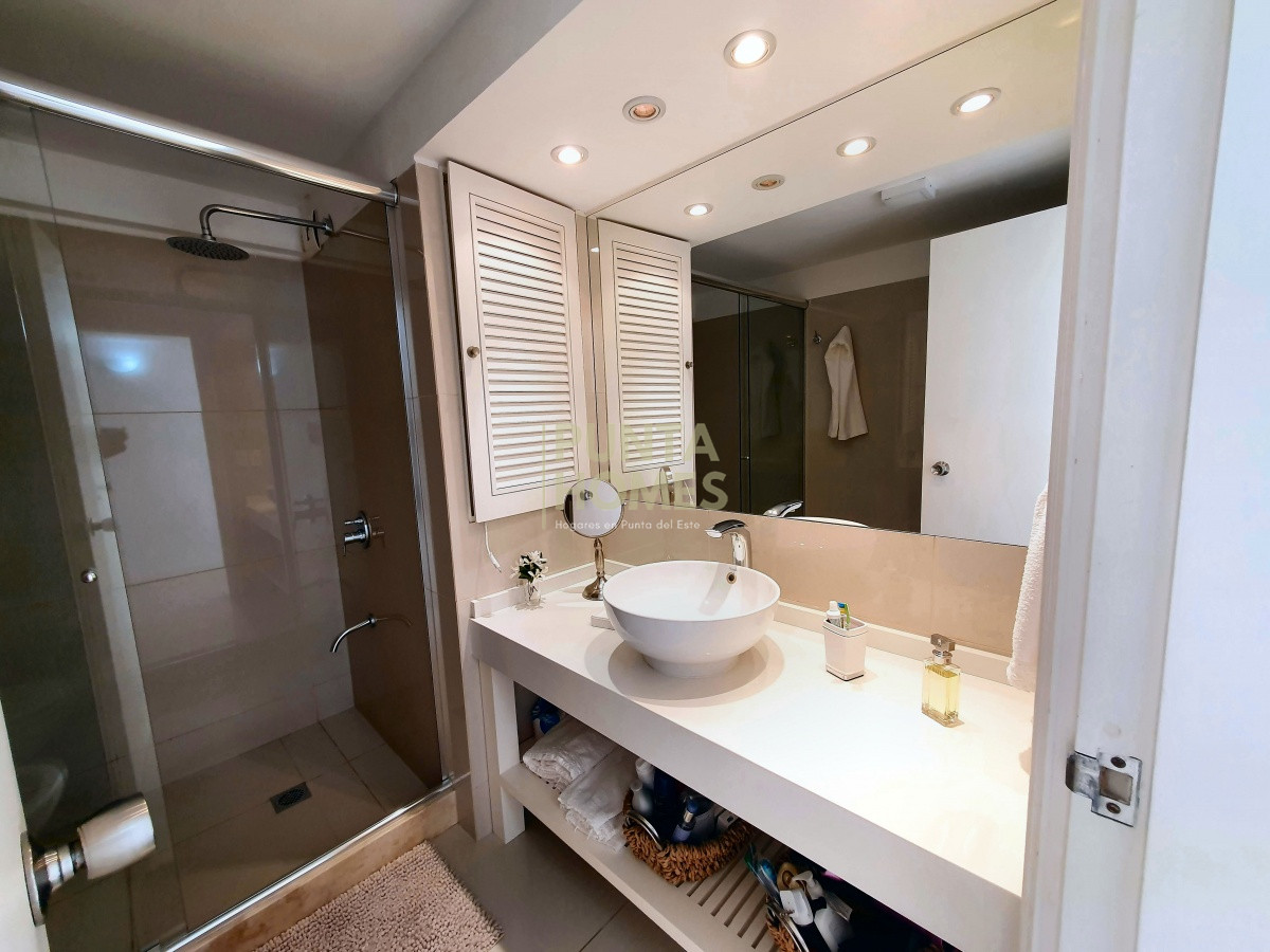 Apartamento ID.84 - Venta. Departamento de 4 Dormitorios en Punta del Este, Uruguay.