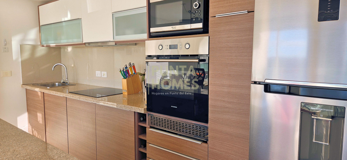 Apartamento ID.3847 - Venta de departamento de 2 dormitorios y 2 baños en Punta del Este.