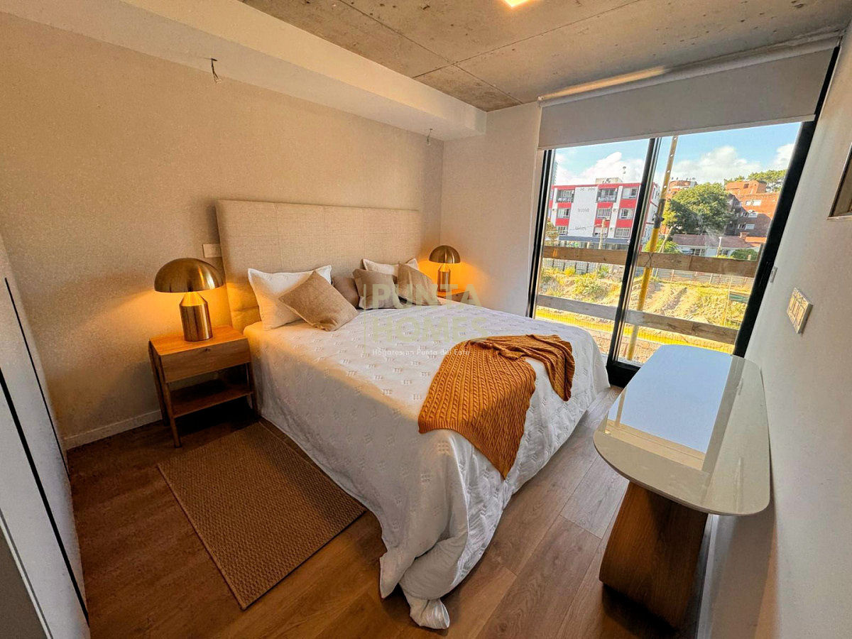 Apartamento ID.3935 - Venta de departamento de 2 dormitorios y 2 baños en REVENTA, Torres del Este, Punta del Este.