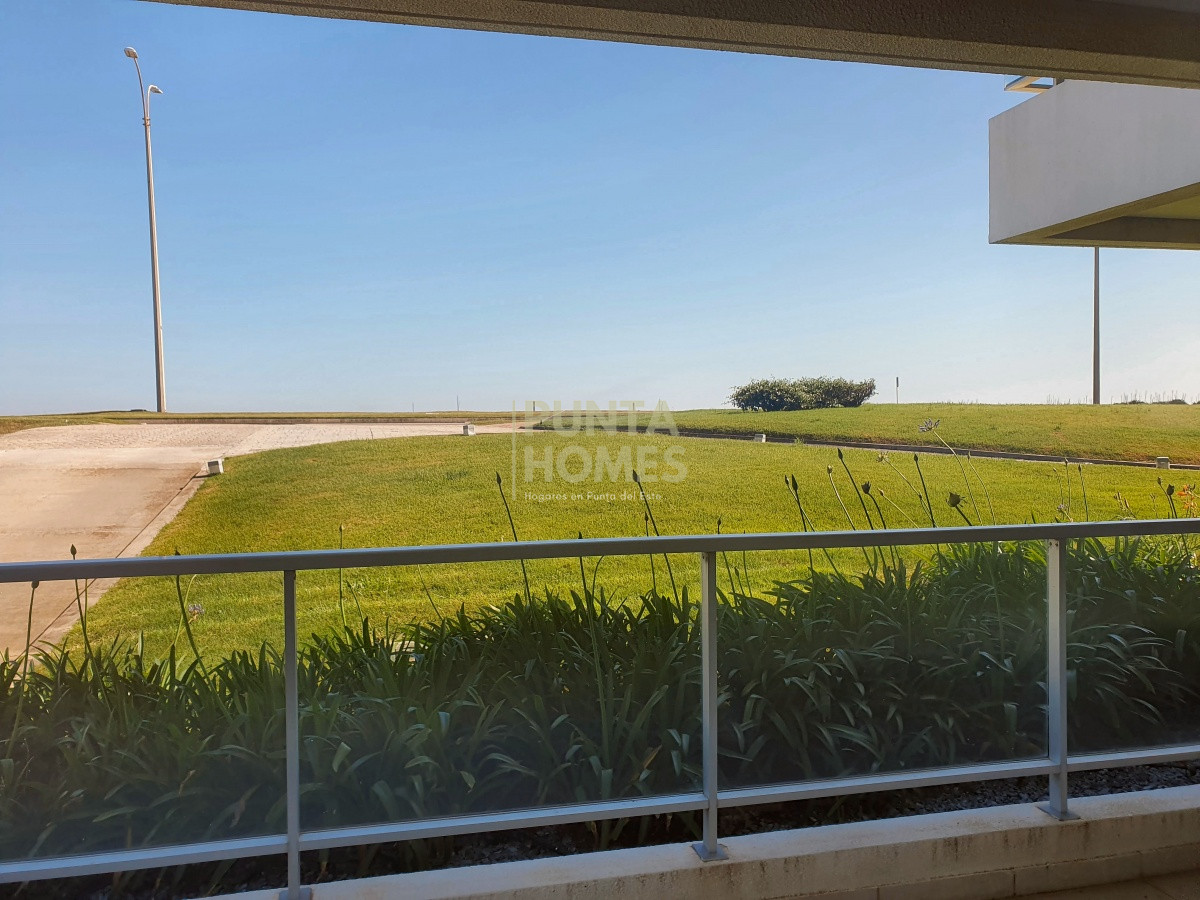 Apartamento ID.1488 - Venta de Apartamento Dúplex de 4 dormitorios en SUITE en Pinares, Playa Mansa, Punta del Este.