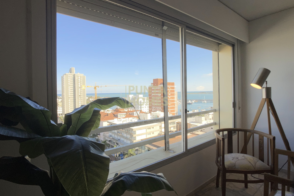 Apartamento ID.3838 - Venta Luminoso apartamento en Peninsula, Punta del Este.
