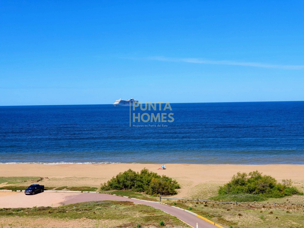 Apartamento ID.1626 - Venta de Penthouse Dúplex de 4 dormitorios en suite, frente al Mar en Punta del Este.