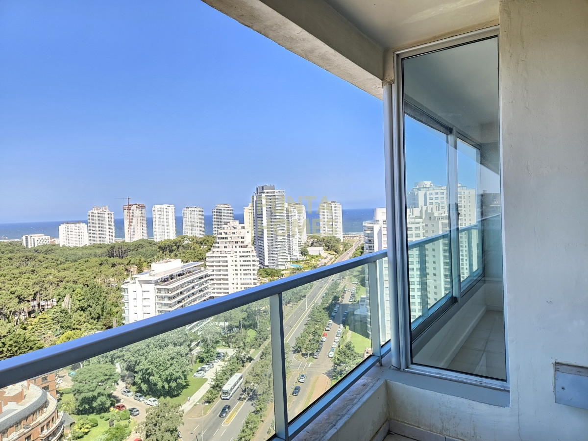 Apartamento ID.3797 - Venta de Apartamento de 3 dormitorios en Roosevelt, a metros del mar en Península.