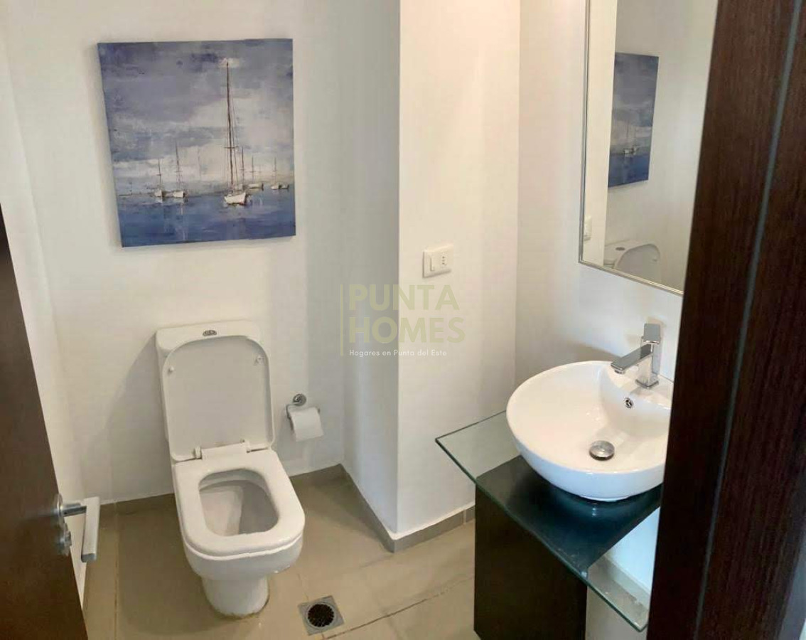Apartamento ID.1760 - Venta de Departamento de 3 dormitorios + 3 baños.,  Punta del Este.