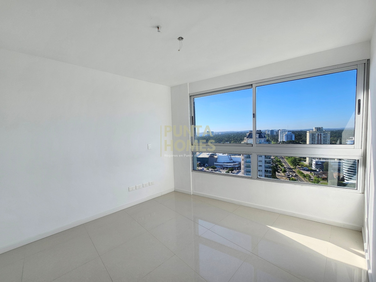 Apartamento ID.3796 - Venta de departamento de 3 dormitorios en Punta del Este.
