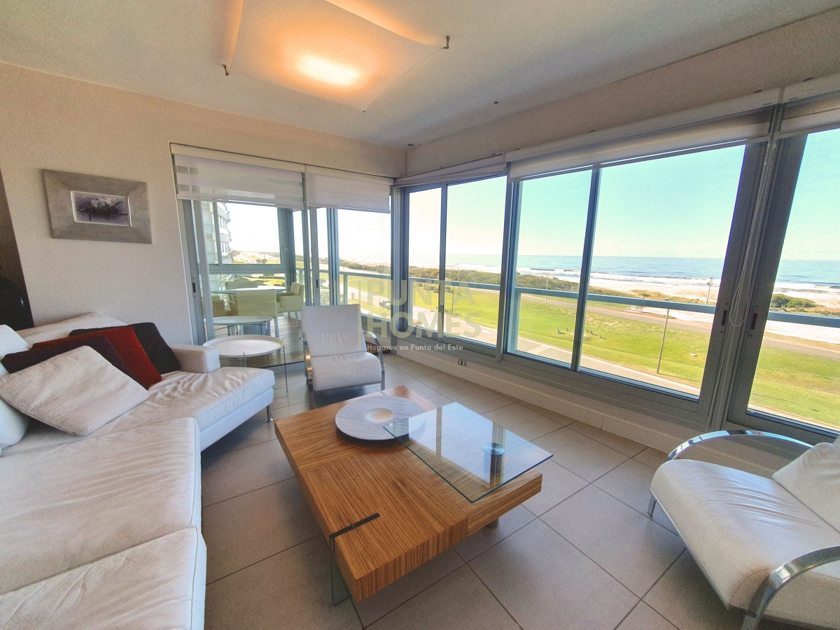 Apartamento ID.1847 - Venta de Apartamento de 4 dormitorios frente al mar en Punta del Este.