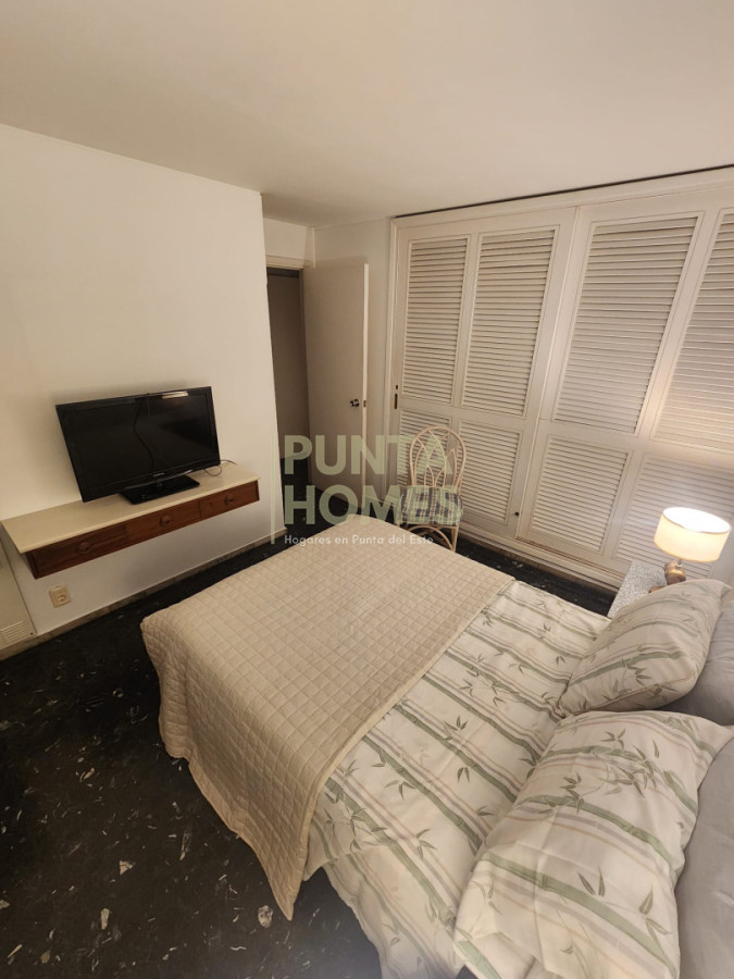Apartamento ID.3861 - Venta departamento de 2 dormitorios en Edificio Apolo, Península, Punta del Este.