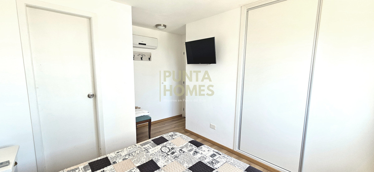 Apartamento ID.3911 - Venta amplio apartamento 3 dormitorios con vista a playa Mansa, Punta del Este.