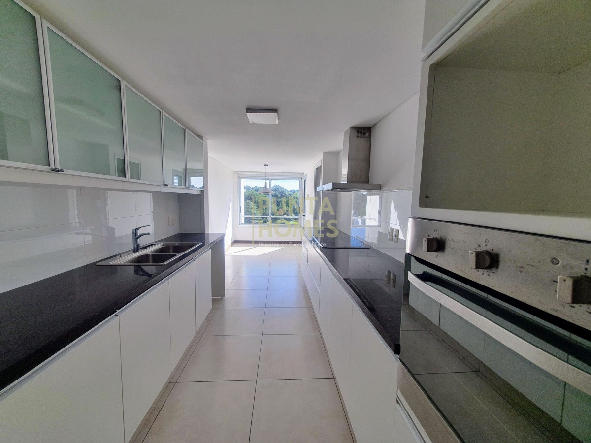 Apartamento ID.1626 - Venta de Penthouse Dúplex de 4 dormitorios en suite, frente al Mar en Punta del Este.