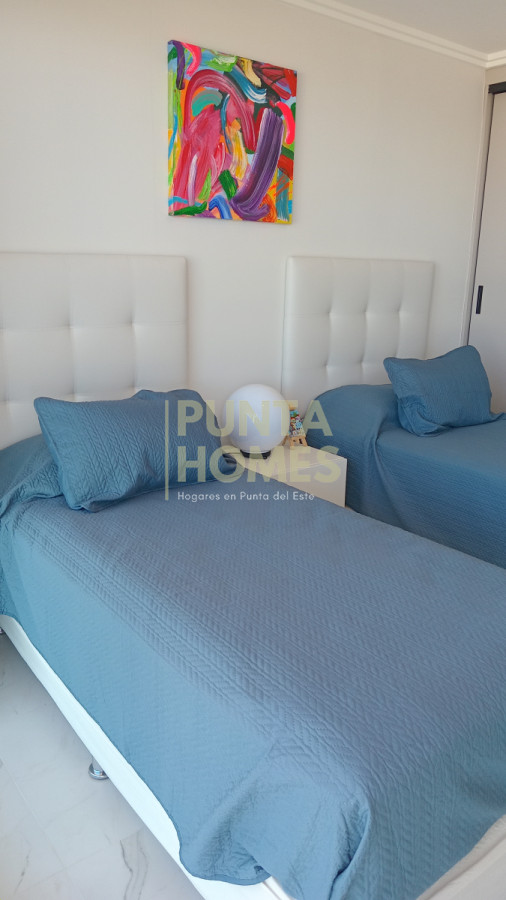 Apartamento ID.3907 - Alquiler temporal en Edificio Cruceros, Punta del Este.