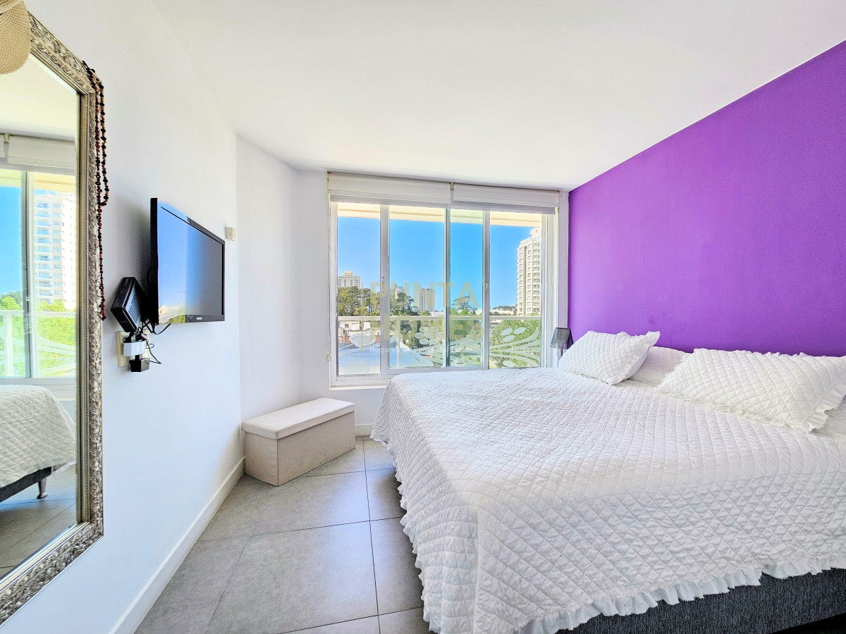 Apartamento ID.3784 - Venta de apartamento  de 1 dormitorio y medio en Edificio Yoo, Punta del Este.