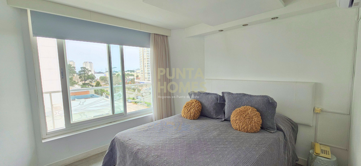 Apartamento ID.3822 - Venta de Aparatamento de 1 dormitorio y medio + 2 baños en Torre Yoo en Punta del Este