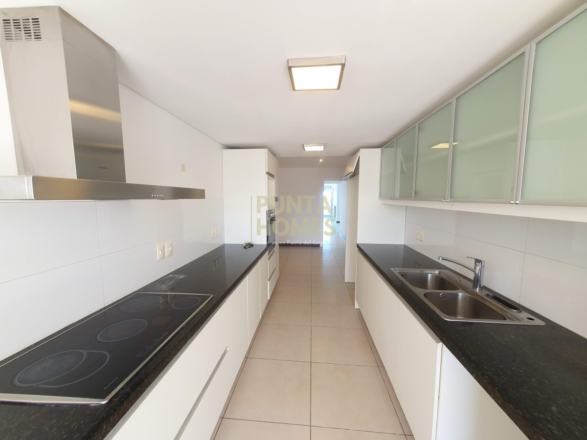 Apartamento ID.1626 - Venta de Penthouse Dúplex de 4 dormitorios en suite, frente al Mar en Punta del Este.