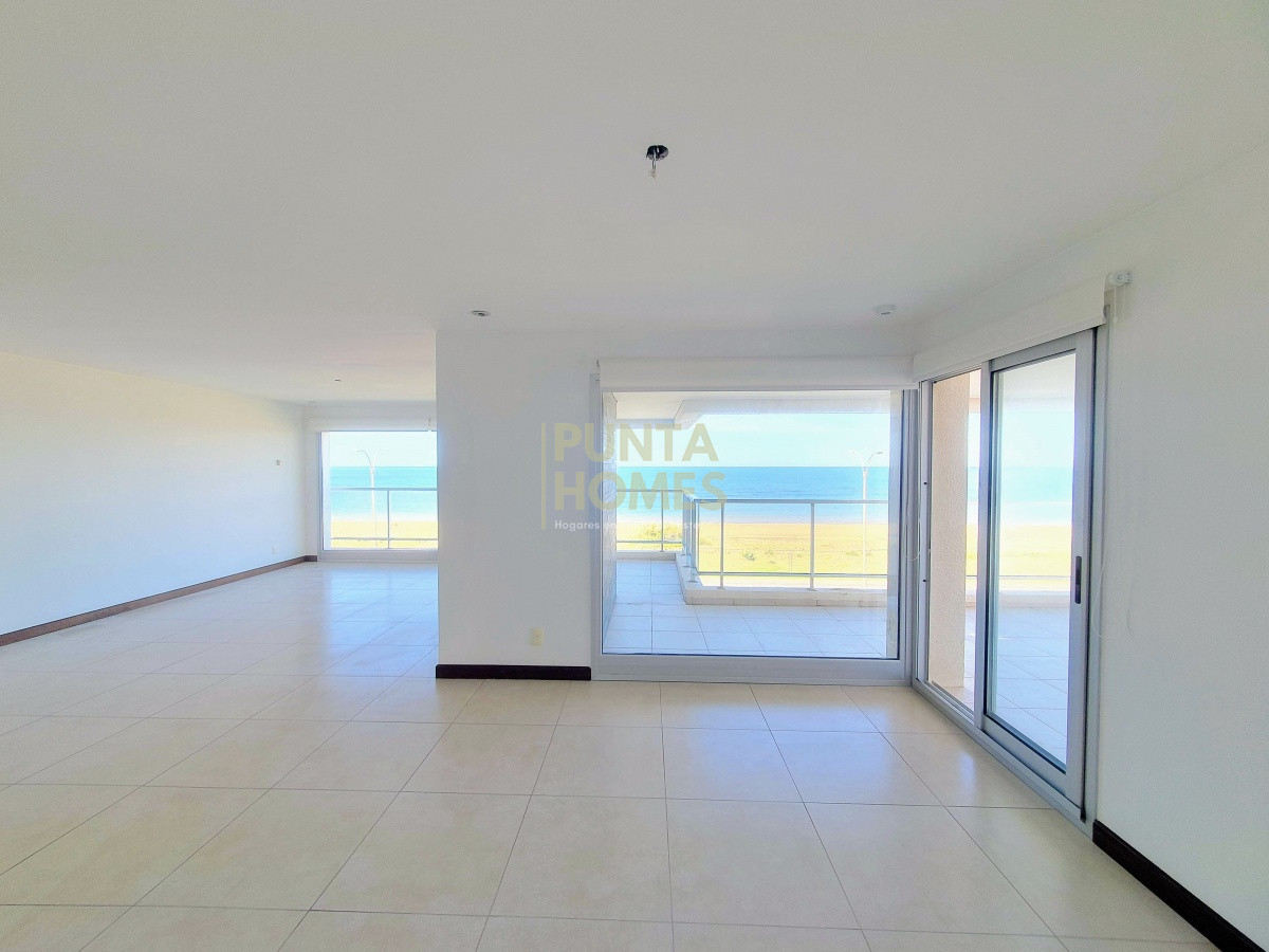 Apartamento ID.1626 - Venta de Penthouse Dúplex de 4 dormitorios en suite, frente al Mar en Punta del Este.