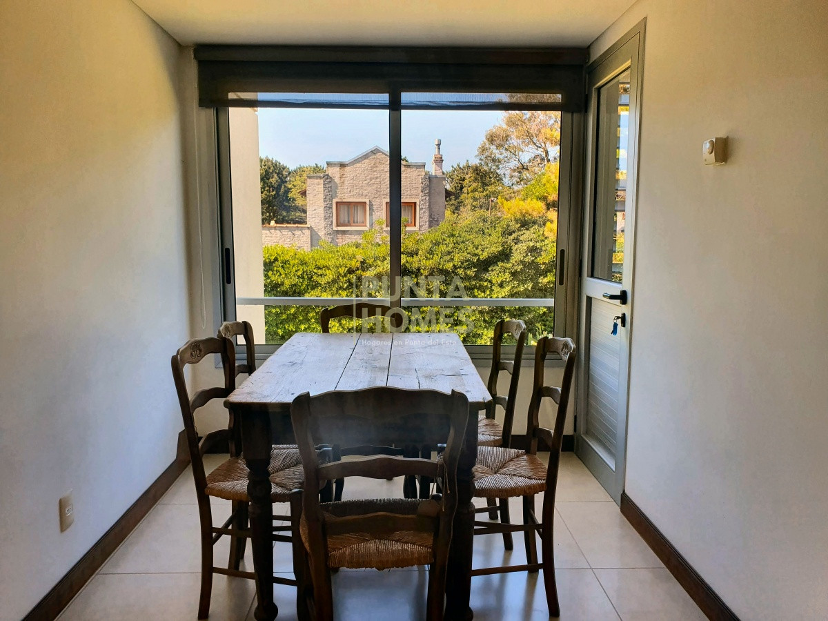 Apartamento ID.1488 - Venta de Apartamento Dúplex de 4 dormitorios en SUITE en Pinares, Playa Mansa, Punta del Este.