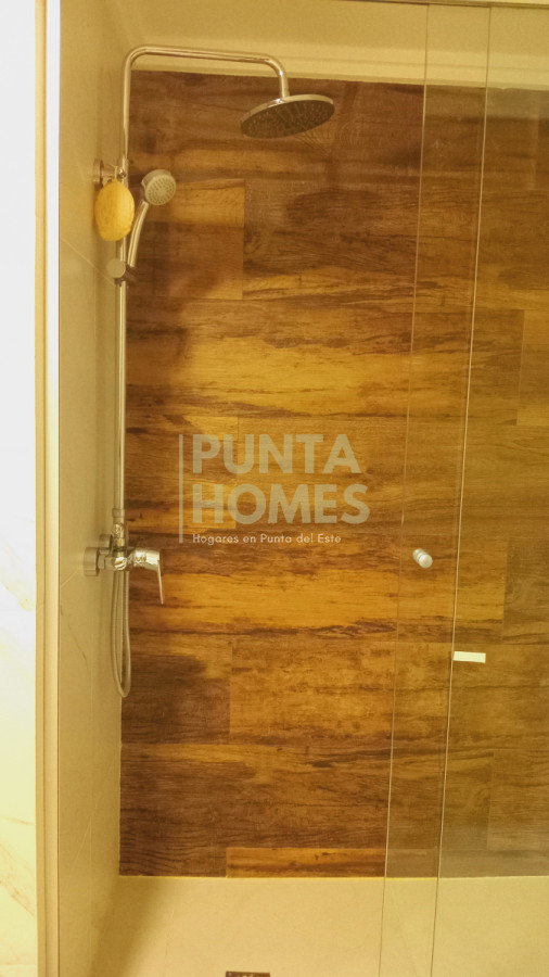 Apartamento ID.3907 - Alquiler temporal en Edificio Cruceros, Punta del Este.