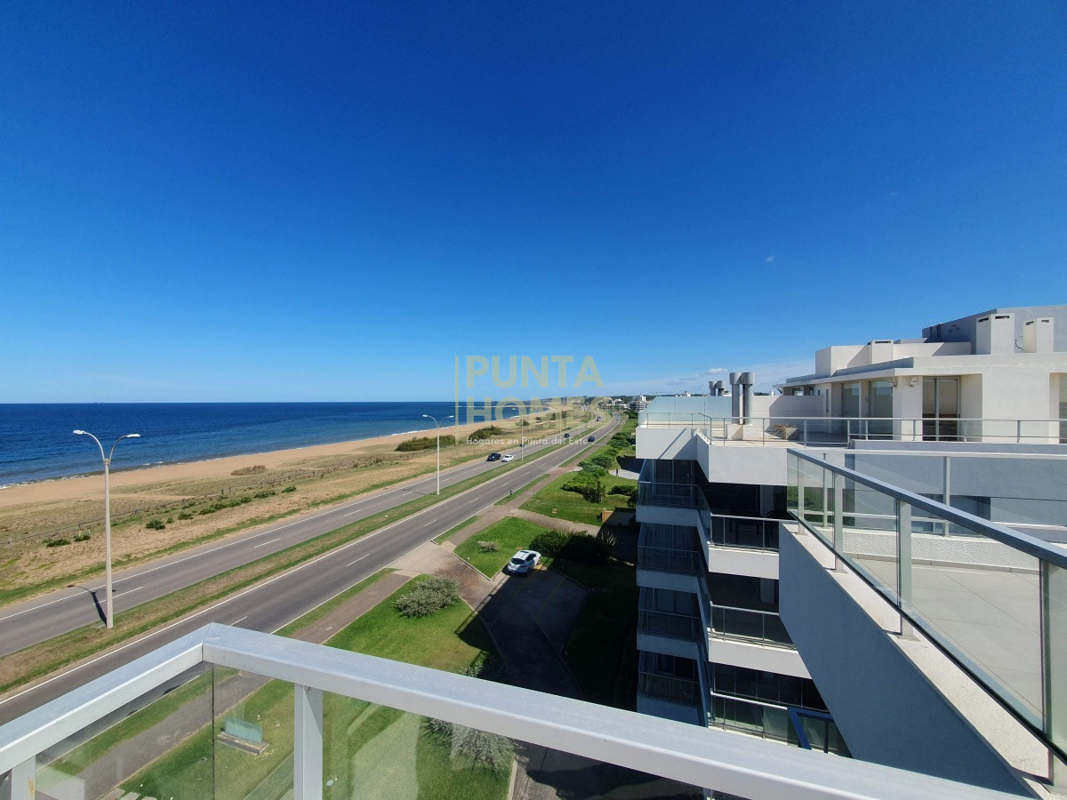 Apartamento ID.1626 - Venta de Penthouse Dúplex de 4 dormitorios en suite, frente al Mar en Punta del Este.