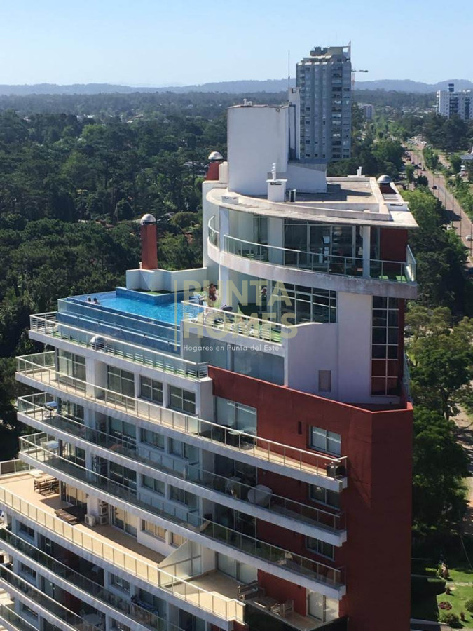 Apartamento ID.1760 - Venta de Departamento de 3 dormitorios + 3 baños.,  Punta del Este.
