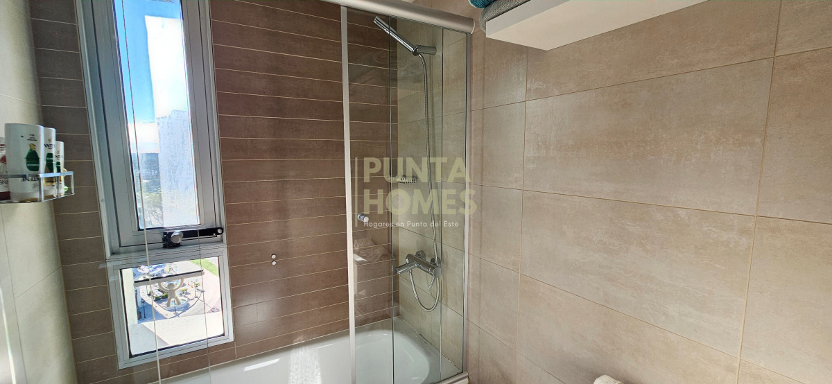 Apartamento ID.3847 - Venta de departamento de 2 dormitorios y 2 baños en Punta del Este.