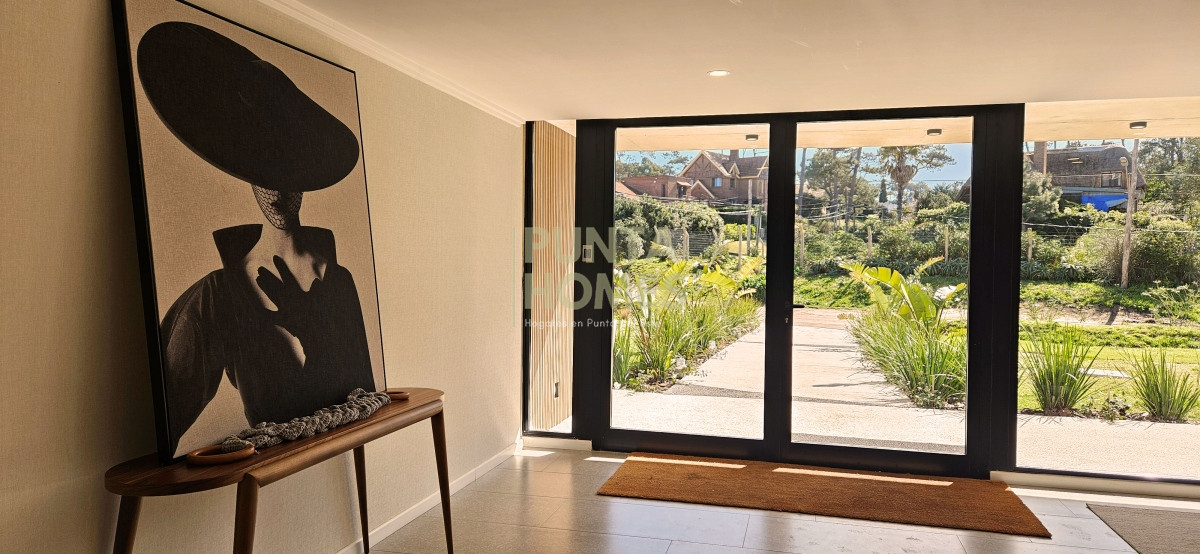 Apartamento ID.3812 - Venta departamento de 2 dormitorios y 2 baños frente al mar en Punta del Este