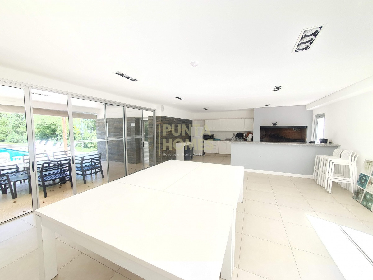 Apartamento ID.1626 - Venta de Penthouse Dúplex de 4 dormitorios en suite, frente al Mar en Punta del Este.