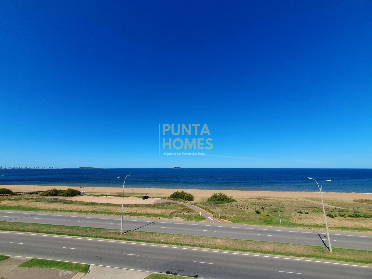 Apartamento ID.1626 - Venta de Penthouse Dúplex de 4 dormitorios en suite, frente al Mar en Punta del Este.