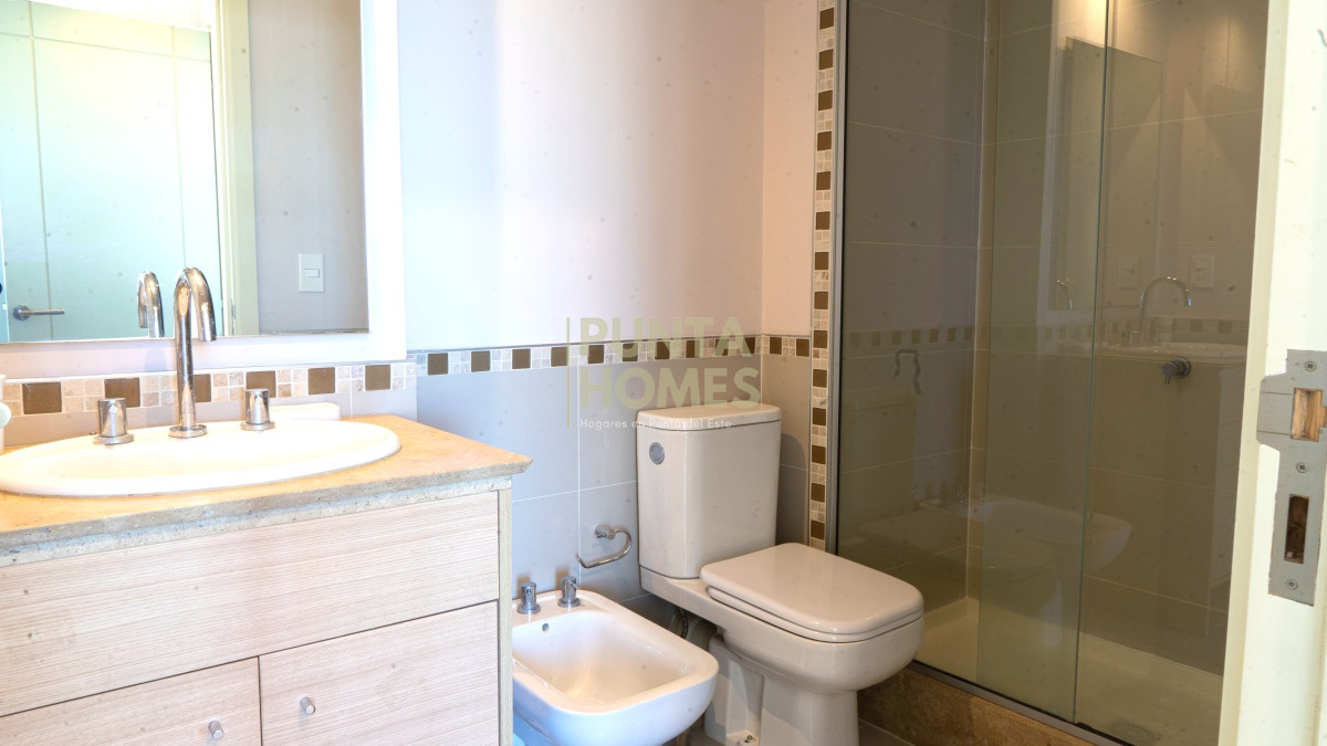 Apartamento ID.3785 - Venta de apartamento de 2 dormitorios en Punta del Este
