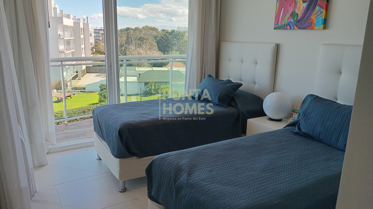 Apartamento ID.3907 - Alquiler temporal en Edificio Cruceros, Punta del Este.