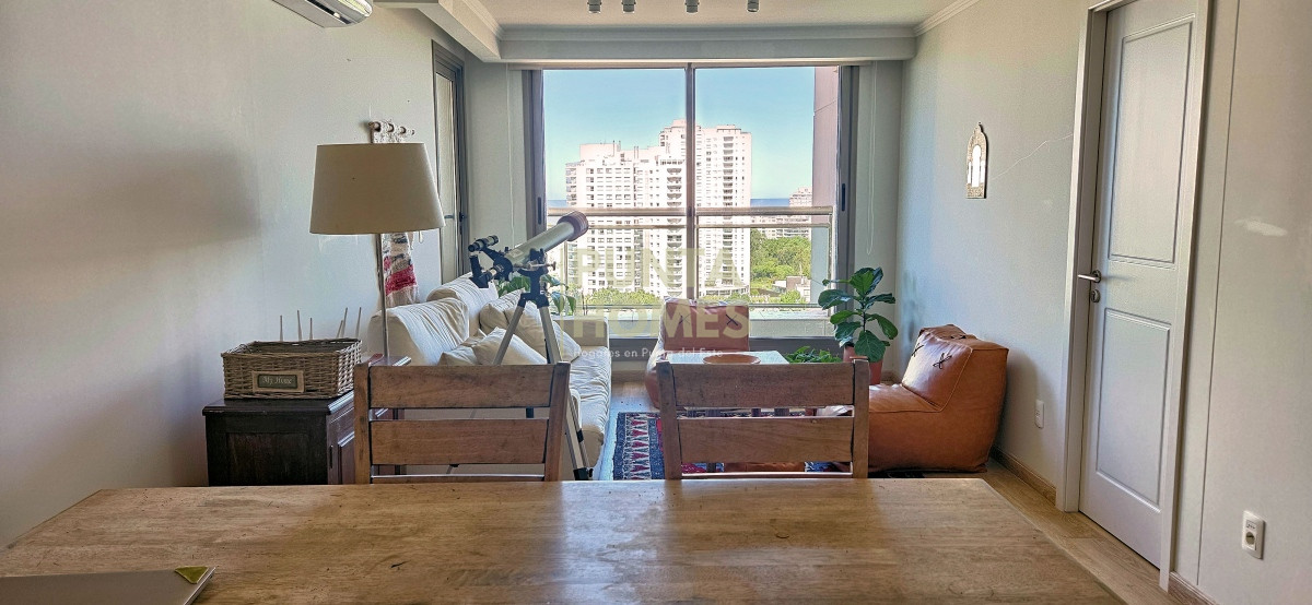 Apartamento ID.3802 - Venta de hermoso departamento de 2 dormitorios en Punta del Este.