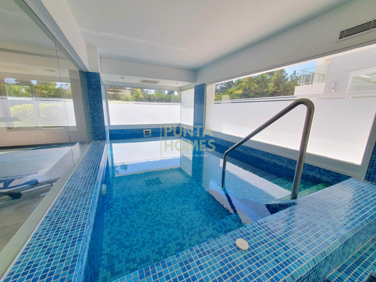 Apartamento ID.1626 - Venta de Penthouse Dúplex de 4 dormitorios en suite, frente al Mar en Punta del Este.