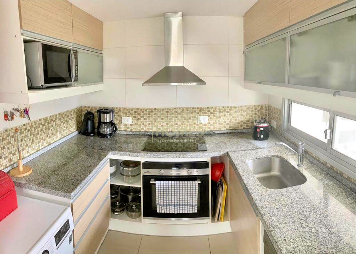 Apartamento ID.1760 - Venta de Departamento de 3 dormitorios + 3 baños.,  Punta del Este.