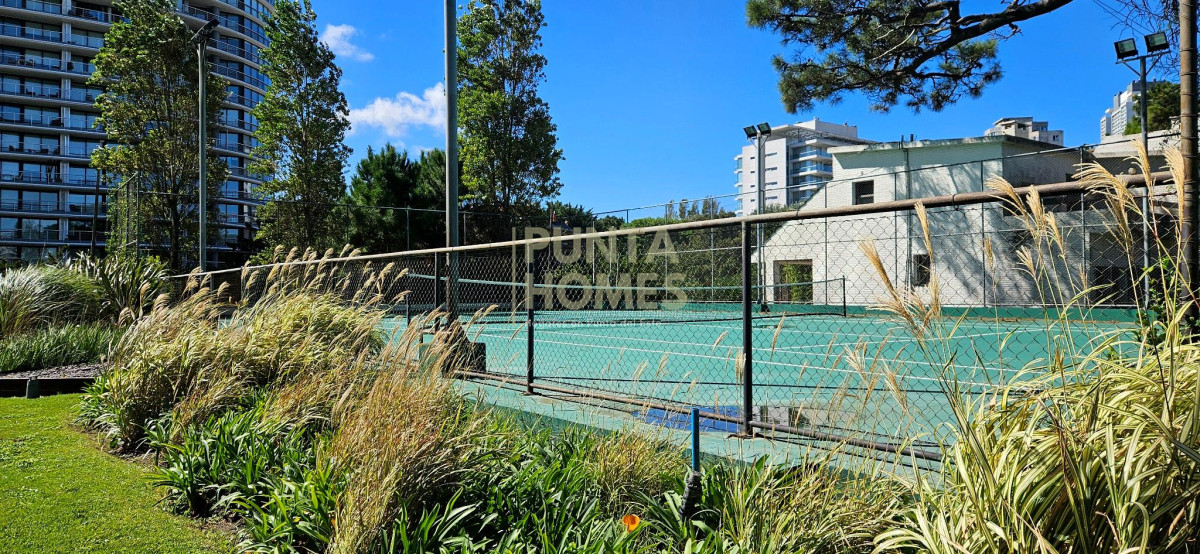 Apartamento ID.3847 - Venta de departamento de 2 dormitorios y 2 baños en Punta del Este.