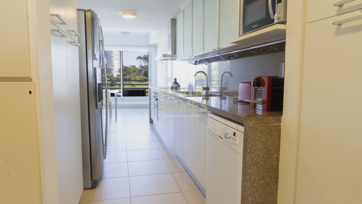 Apartamento ID.1847 - Venta de Apartamento de 4 dormitorios frente al mar en Punta del Este.