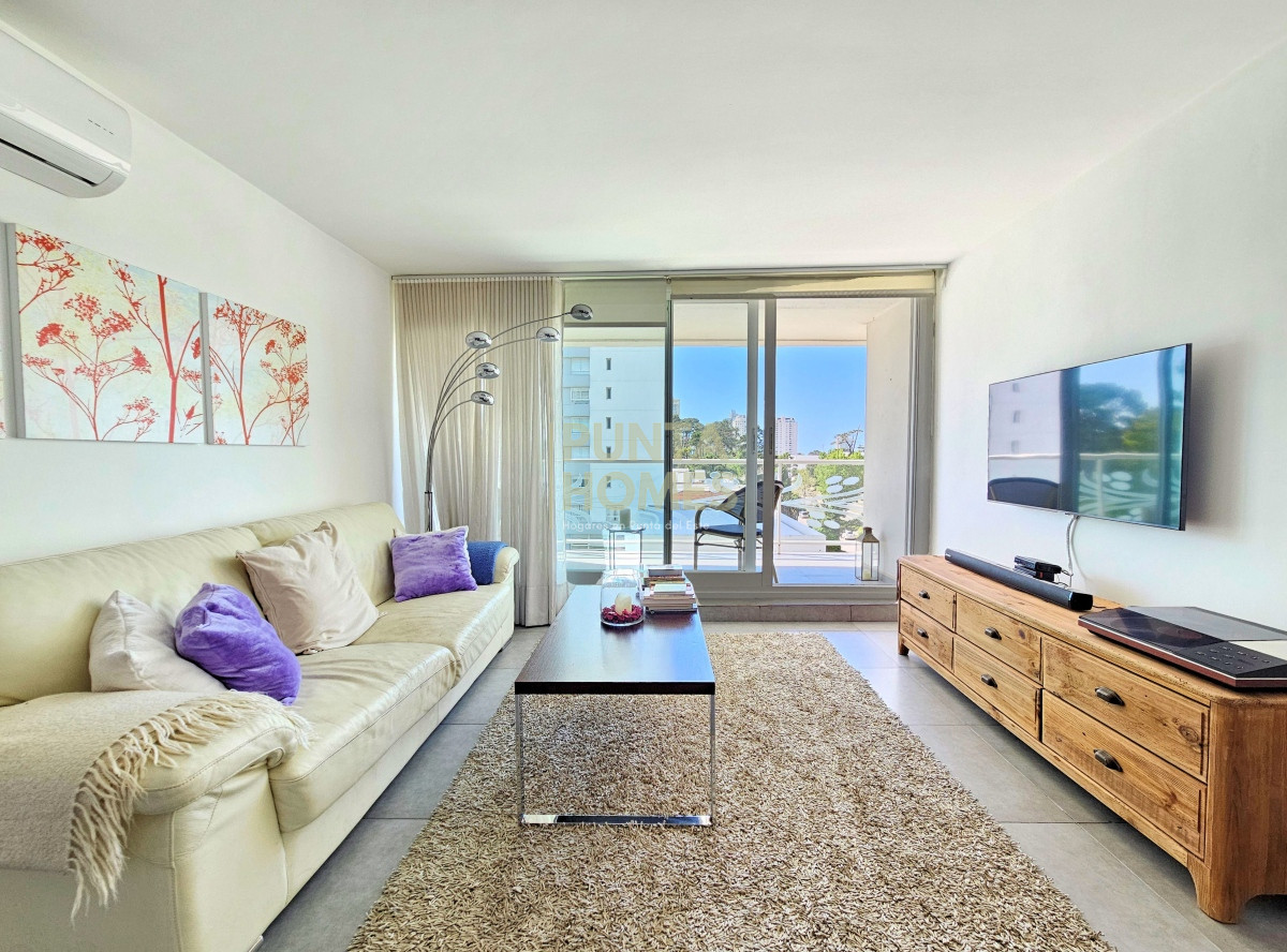 Apartamento ID.3784 - Venta de apartamento  de 1 dormitorio y medio en Edificio Yoo, Punta del Este.