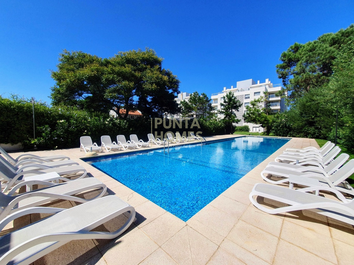 Apartamento ID.1626 - Venta de Penthouse Dúplex de 4 dormitorios en suite, frente al Mar en Punta del Este.