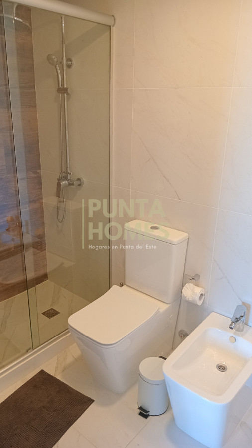 Apartamento ID.3907 - Alquiler temporal en Edificio Cruceros, Punta del Este.