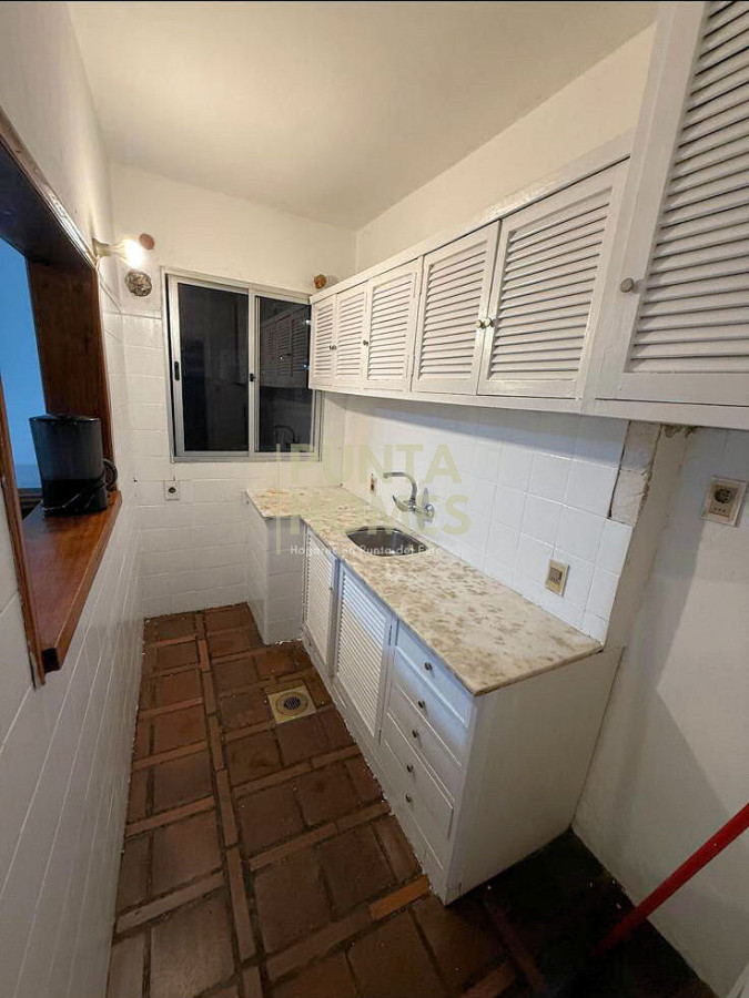 Apartamento ID.3886 - Renta asegurada en la Península de Punta del Este.! Departamento + monoambiente + local comercial