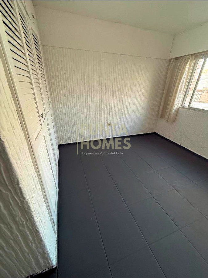 Apartamento ID.3886 - Renta asegurada en la Península de Punta del Este.! Departamento + monoambiente + local comercial