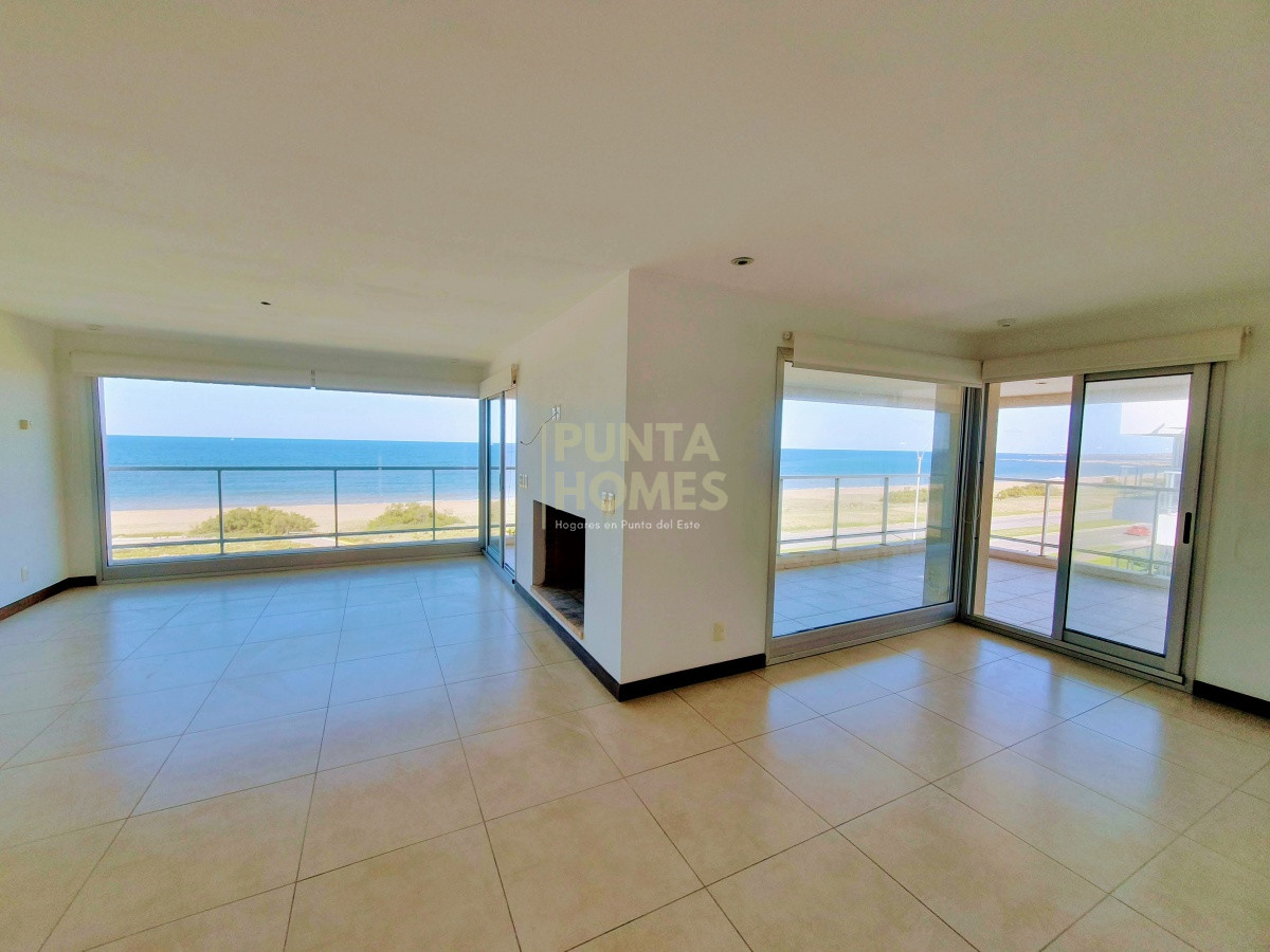 Apartamento ID.1626 - Venta de Penthouse Dúplex de 4 dormitorios en suite, frente al Mar en Punta del Este.