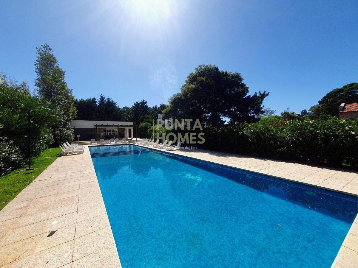 Apartamento ID.1626 - Venta de Penthouse Dúplex de 4 dormitorios en suite, frente al Mar en Punta del Este.
