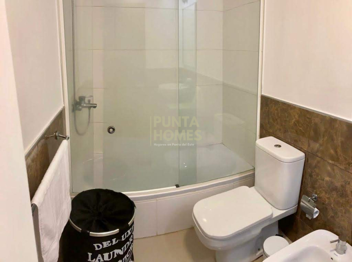 Apartamento ID.1760 - Venta de Departamento de 3 dormitorios + 3 baños.,  Punta del Este.