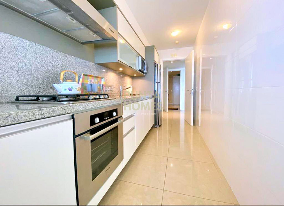 Apartamento ID.99 - Alquiler Temporada Departamento de 3 Dormitorios en Suite en Punta del Este.