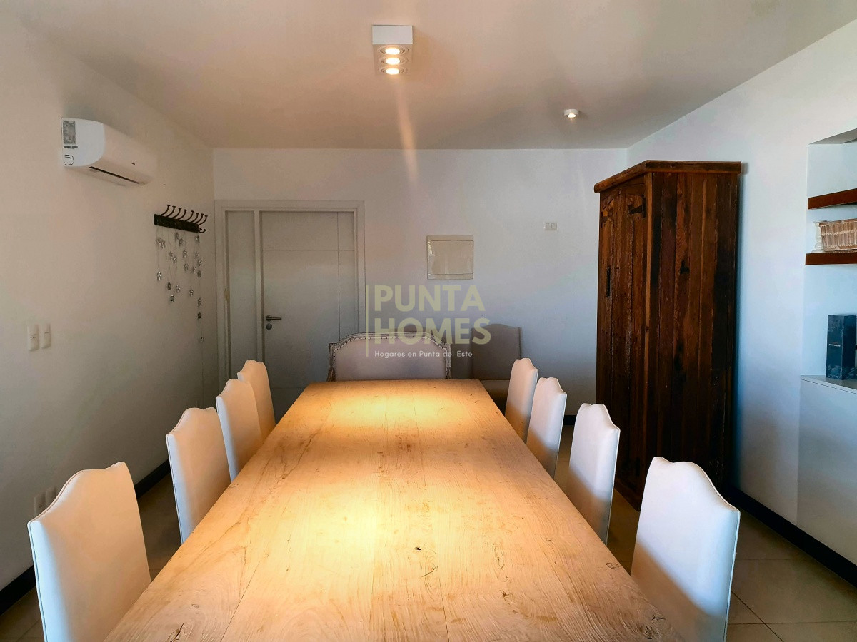 Apartamento ID.1488 - Venta de Apartamento Dúplex de 4 dormitorios en SUITE en Pinares, Playa Mansa, Punta del Este.