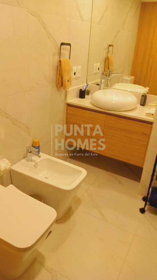 Apartamento ID.3907 - Alquiler temporal en Edificio Cruceros, Punta del Este.