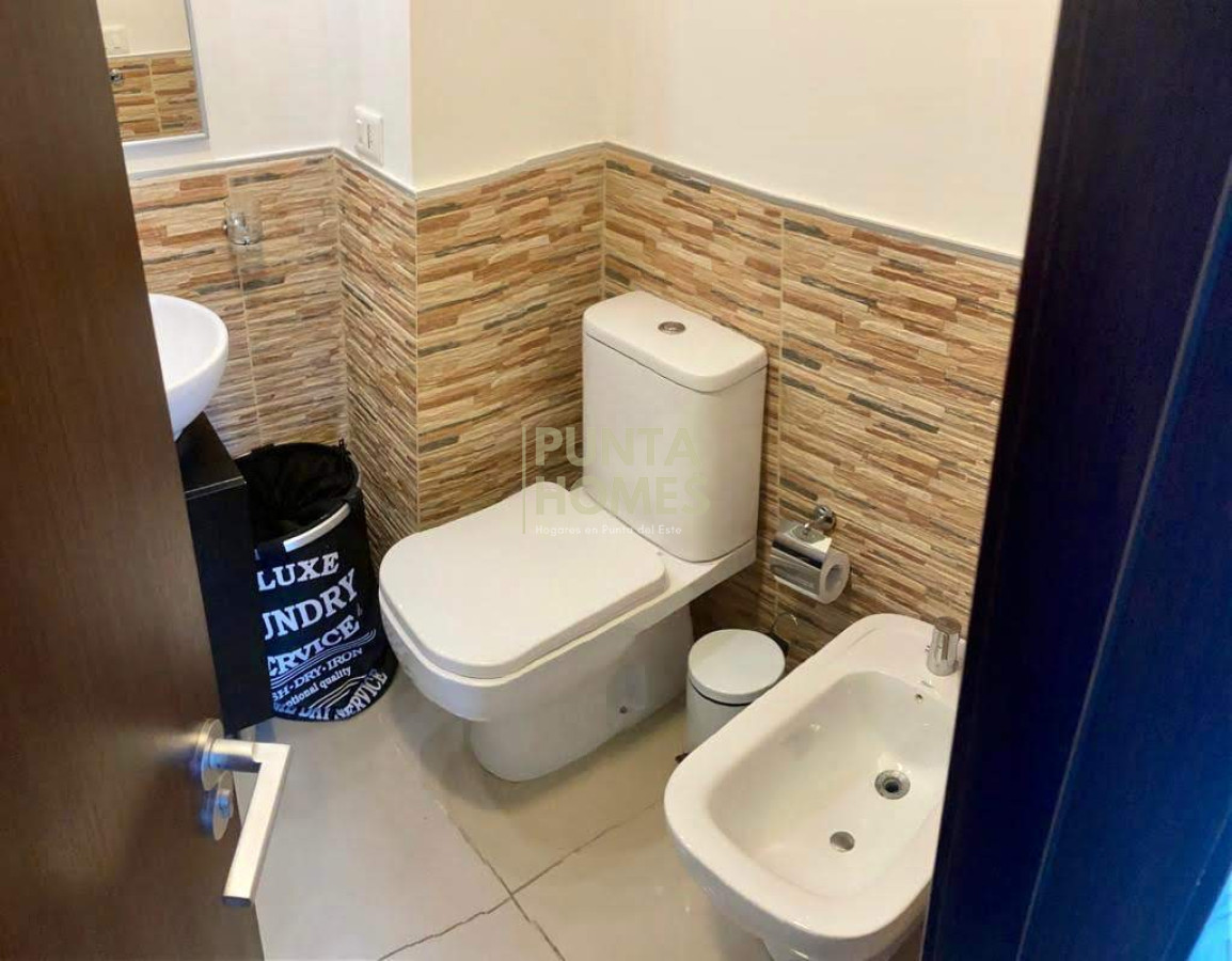 Apartamento ID.1760 - Venta de Departamento de 3 dormitorios + 3 baños.,  Punta del Este.