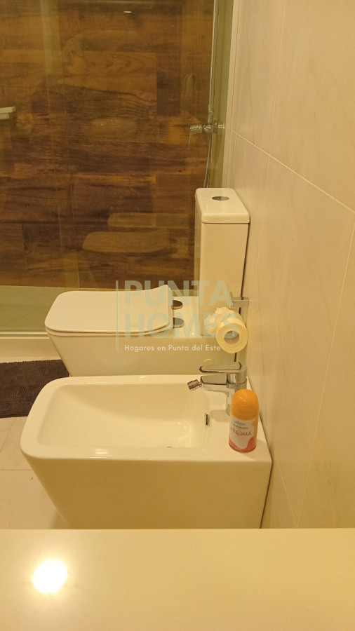 Apartamento ID.3907 - Alquiler temporal en Edificio Cruceros, Punta del Este.