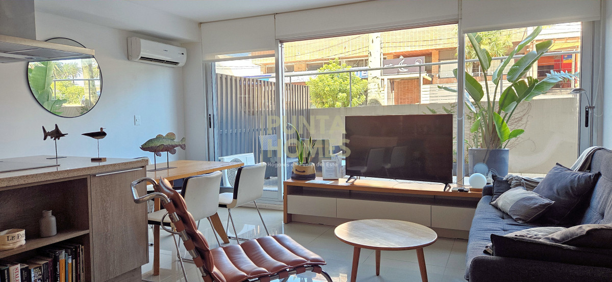Apartamento ID.3827 - Apartamento 1 Dormitorio en Venta  Puerto de Punta del Este  Planta Baja con Terraza