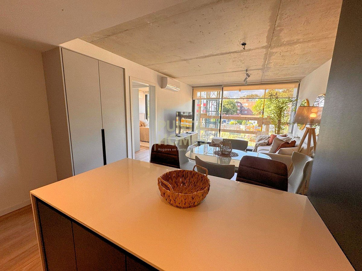 Apartamento ID.3935 - Venta de departamento de 2 dormitorios y 2 baños en REVENTA, Torres del Este, Punta del Este.