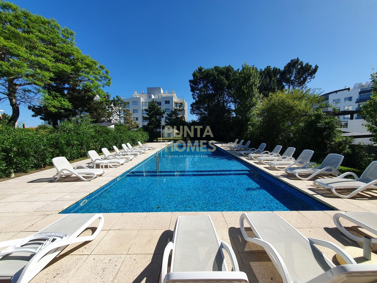 Apartamento ID.1488 - Venta de Apartamento Dúplex de 4 dormitorios en SUITE en Pinares, Playa Mansa, Punta del Este.