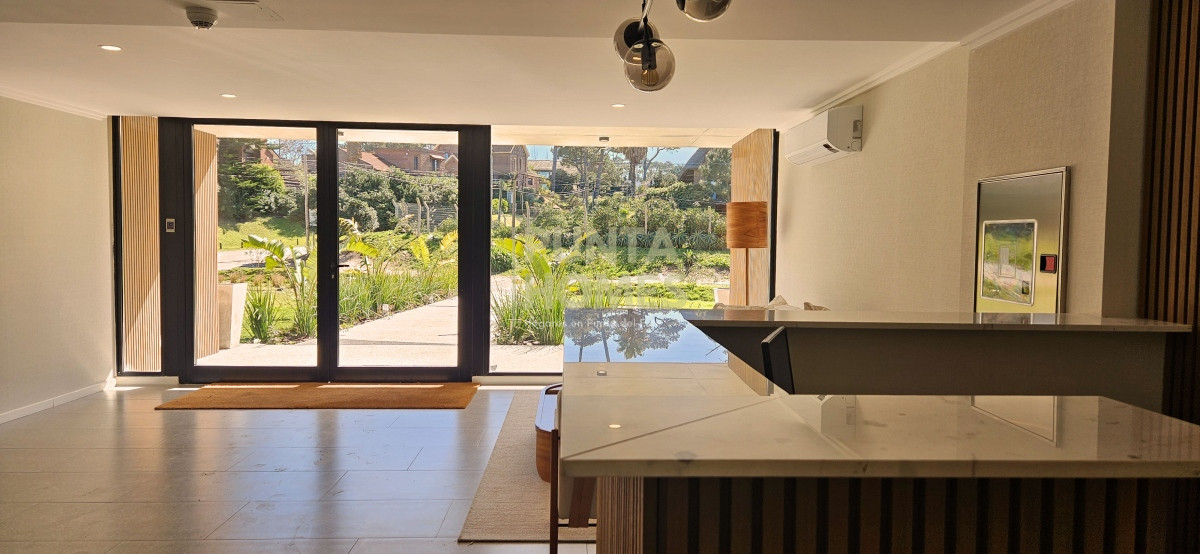 Apartamento ID.3812 - Venta departamento de 2 dormitorios y 2 baños frente al mar en Punta del Este